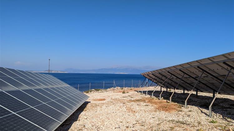 Χάλκη: Οι κάτοικοι του νησιού παράγουν τη δική τους ενέργεια και μηδενίζουν τους λογαριασμούς ρεύματος