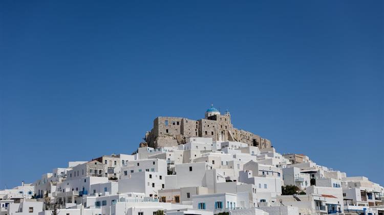 Η ΔΕΗ Ανανεώσιμες ανέλαβε την κατασκευή του υβριδικού σταθμού ΑΠΕ