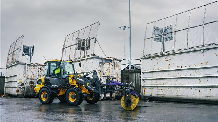 Το ηλεκτρικό VolvoL25 με τις μηδενικές εκπομπές ρύπων αποδεικνύεται ο πολύτιμος συνεργάτης στην ανακύκλωση και διαχείριση αποβλήτων