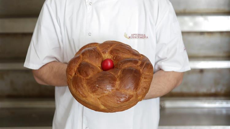 Θεσσαλονίκη: Πάνω από 350 τόνους τσουρεκιού θα φουρνίσουν αρτοποιοί και ζαχαροπλάστες