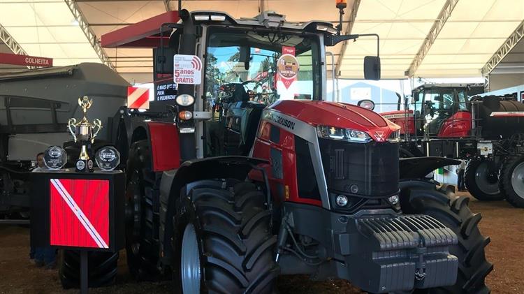 Το MF 8S κερδίζει το βραβείο Trator do Ano 2023/2024