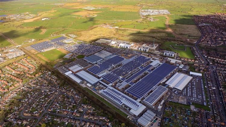 Η Bentley γιορτάζει 10 χρόνια λειτουργίας με ηλιακή ενέργεια στο “Dream factory”