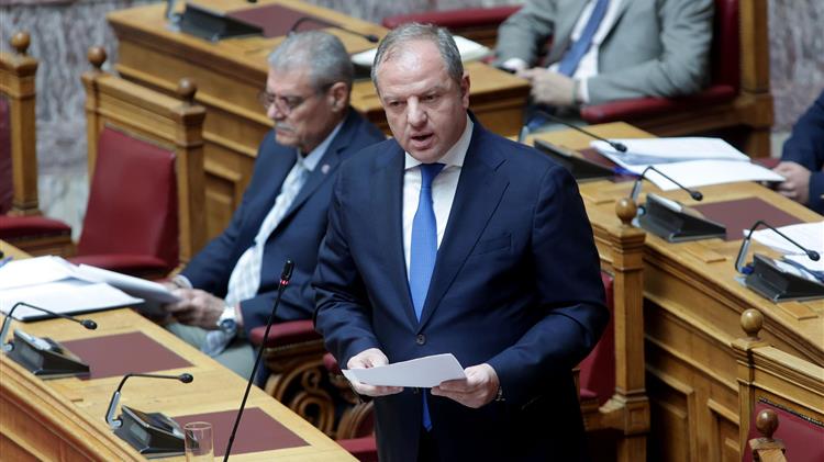 ΥΠΑΑΤ: Στόχος η αύξηση του αριθμού των κατ' επάγγελμα αγροτών κατά 60.000 μέχρι το 2027