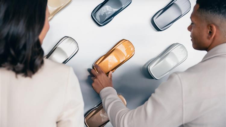 Νέες εξατομικευμένες ξεναγήσεις πελατών στο περίφημο εργοστάσιο της Bentley στο Crewe