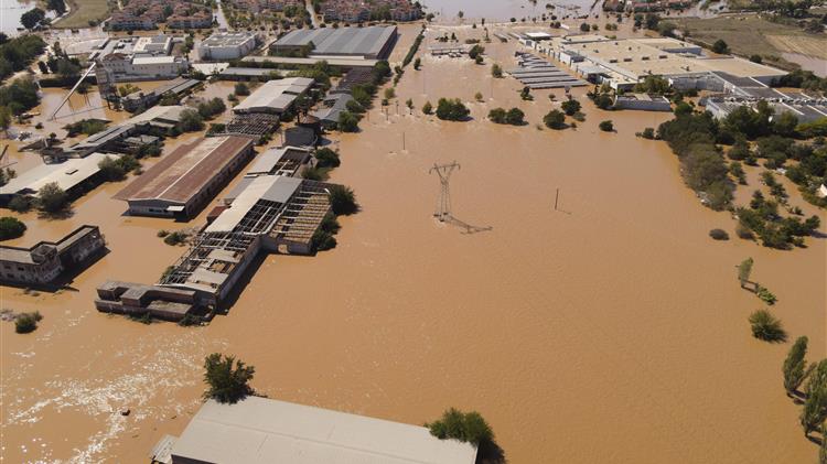 Κρατική αρωγή για πλημμυρισμένες επιχειρήσεις και αγροτικές εκμεταλλεύσεις στη Θεσσαλία