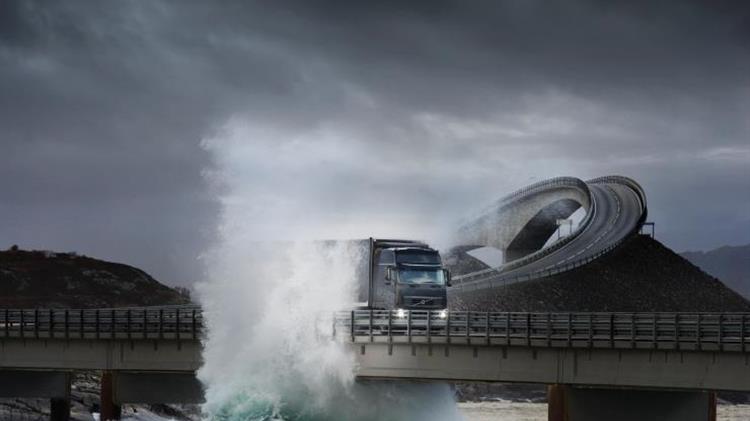 Το φορτηγό με τις περισσότερες πωλήσεις της Volvo γιορτάζει 30 χρόνια καινοτομίας