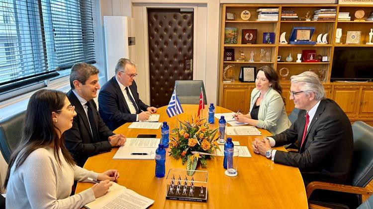 Συνάντηση Λευτέρη Αυγενάκη με τον Τούρκο Πρεσβευτή