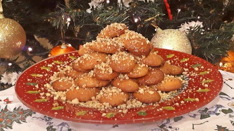 Χριστούγεννα 2023: Πού θα βρεις τα φθηνότερα μελομακάρονα;