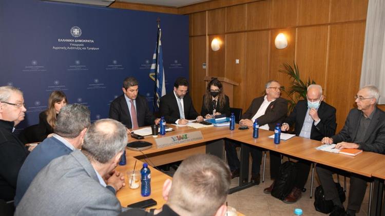 Αυγενάκης: Συνεχίζονται οι έλεγχοι στην αγορά γάλακτος και κρέατος