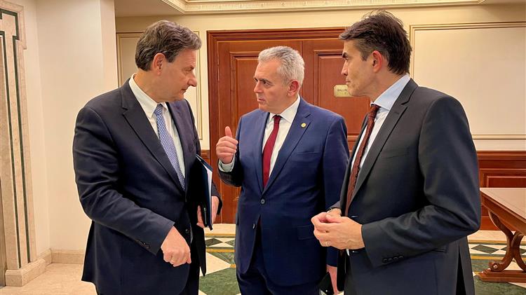 Επανασυνδέονται οι παροχές ρεύματος σε πλημμυροπαθείς αγρότες