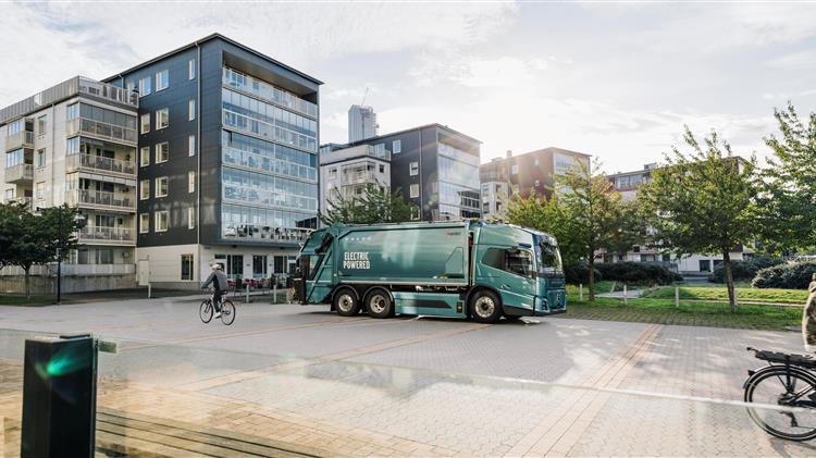 Η Volvo παρουσιάζει το πρώτο της αποκλειστικά ηλεκτρικόφορτηγό – σχεδιασμένο για καθαρότερες και ασφαλέστερες αστικές μεταφορές