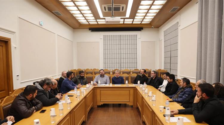 Σύσκεψη στην Περιφέρεια Κρήτης με τους μελισσοκόμους του νησιού