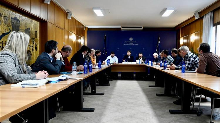 Συνάντηση μελισσοκόμων με ΥπΑΑΤ: Εντατικοί έλεγχοι για ελληνοποιήσεις, ψηφιακή πλατφόρμα και χρηματοδοτήσεις