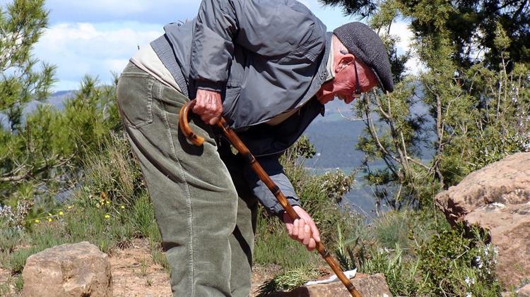 ΑΚΚΕΛ: Η σύνταξη στα 72 είναι κοινωνική βαρβαρότητα - Όχι στην εξόντωση της υπαίθρου