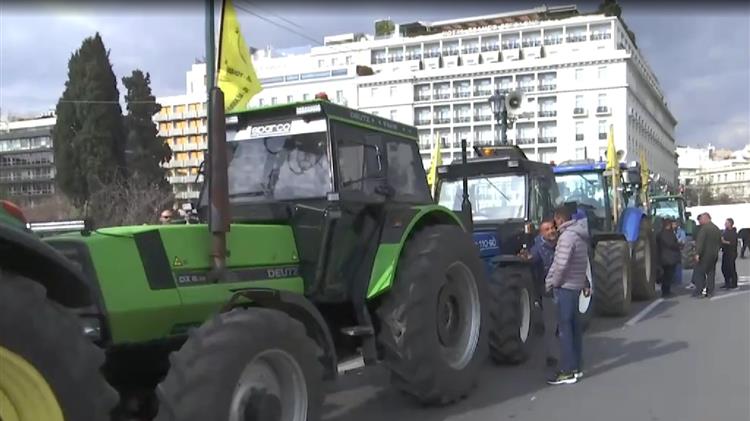Στο Σύνταγμα τα πρώτα τρακτέρ