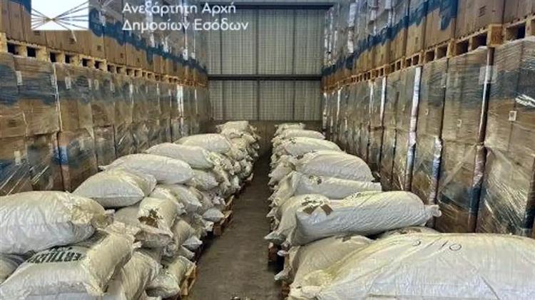 "Λιπάσματα... με άρωμα κοκαΐνης:  Η ΑΑΔΕ εντοπίζει ναρκωτικά στο Πειραιά