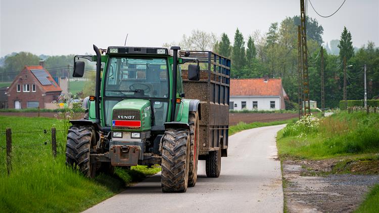 Αγρότης διώκεται για απόπειρα ανθρωποκτονίας επειδή "πάτησε" 28χρόνο με το τρακτέρ του