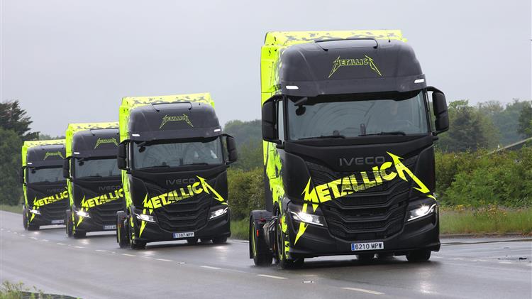 Ο στόλος IVECO multi-energy θα συνοδεύσει στην Ευρώπη, το μουσικό γκρουπ Metallica