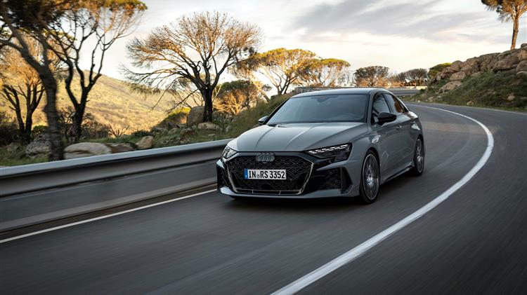 Τα νέα Audi RS3 Sportback και SportSedan μαγνητίζουν τα βλέμματα