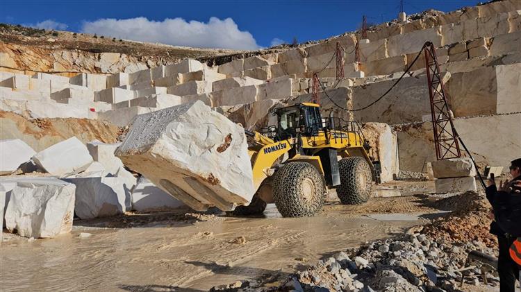 Η Komatsu επιλέγει την Ελλάδα για την εξέλιξη του νέου φορτωτή WA600 Stone Handler