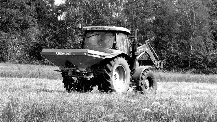 Στα «χαρακώματα» αγρότες και Ε.Ε. για τους δασμούς στα ρωσικά και λευκορωσικά λιπάσματα