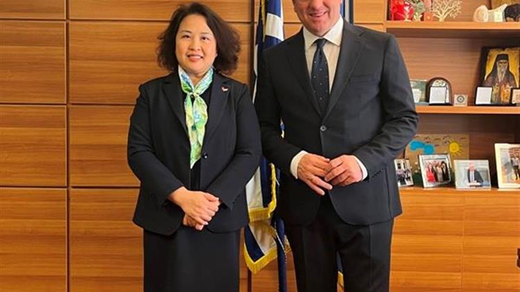 Συνάντηση του  Σταμενίτη με την Πρεσβευτή του Βιετνάμ στην Ελλάδα, Pham Thi Thu Huong