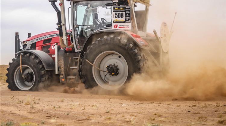 Ο γεωργικός ελκυστήρας Massey Ferguson 8SDyna E-Power γίνεται ο πρώτος ελκυστήρας που ολοκληρώνει το  Morocco Desert Challenge