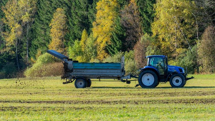 Πιερρακάκης: Υποχρεωτική πληρωμή ενοικίων μέσω τραπεζών – Στο στόχαστρο και οι αγρότες;