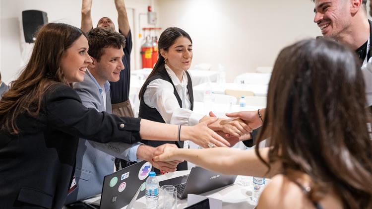 Η Kosmocar υποδέχθηκε τη νέα γενιά διαπραγματευτών στο Athens Negotiations Tournament 2025