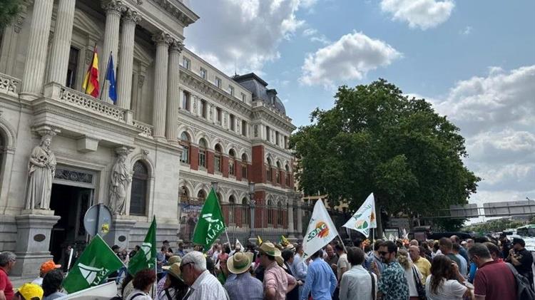 Τελεσίγραφο από ASAJA COAG UPA: Ή σώζετε τα σιτηρά ή ερχόμαστε στις Βρυξέλλες