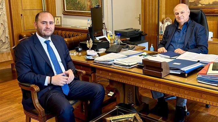 Συνάντηση Βασιλειάδη-Τσιάρα για παγετό, βροχοπτώσεις και παραμορφωμένα ροδάκινα