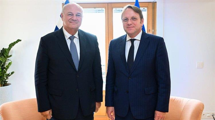 Κ. Τσιάρας στον Ευρωπαίο Επίτροπο Υγείας: «Να υπάρξει επιστημονική τεκμηρίωση πριν από κάθε απόφαση για ενδεχόμενη εμβολιαστική εκστρατεία»