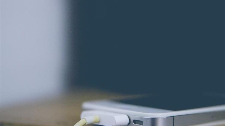 Κοινός φορτιστής ΕΕ: Ενεργειακή απόδοση και υποχρεωτικό USB-C για ηλεκτρονικές συσκευές