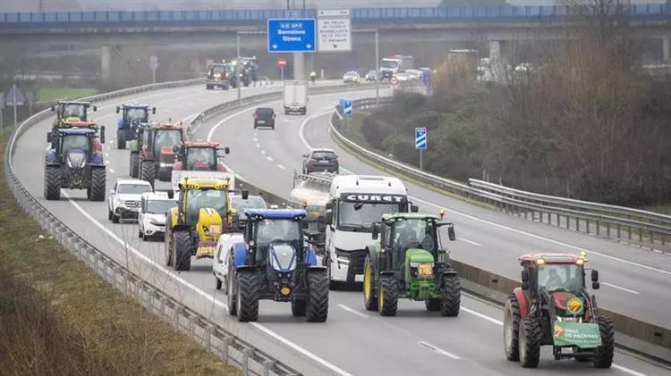 Αγρότες στους δρόμους της Καταλονίας μετά τα κρούσματα ζωονόσων
