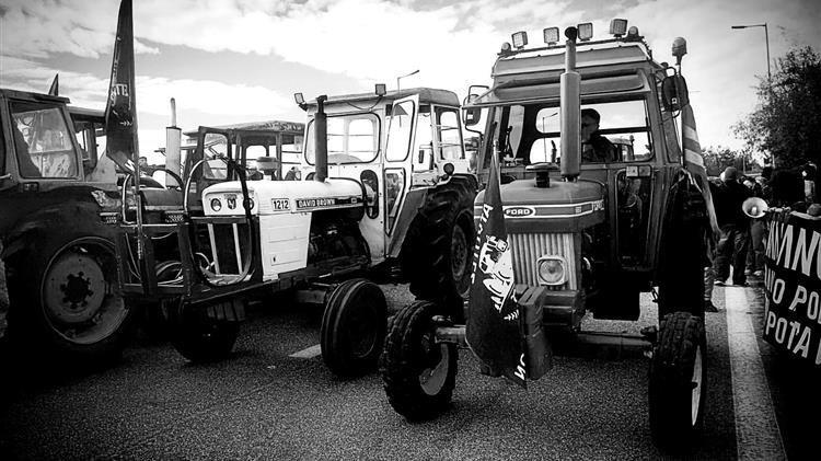 Τα μπλόκα ζωντανεύουν έναν παλιό φόβο της κυβέρνησης