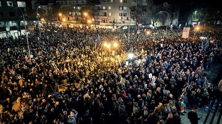 Βουλγαρία: Μαζικές διαδηλώσεις και πίεση για παραίτηση της κυβέρνησης