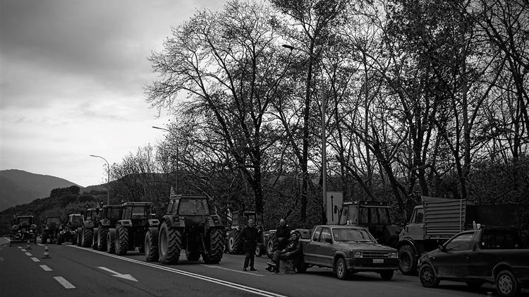 Μαξίμου: Αναζητά το όριο στα αγροτικά μπλόκα