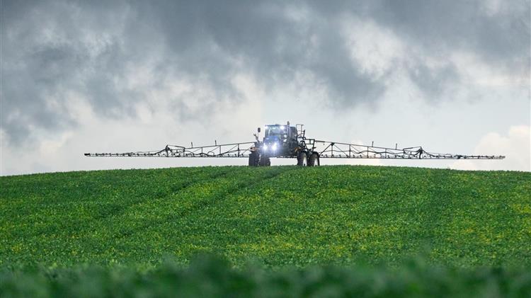 New Holland: Αλλάζει το παιχνίδι στους ψεκασμούς περισσότερα στρέμματα με λιγότερο κόστος