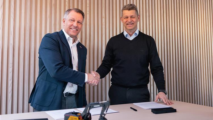 Στρατηγική συνεργασία Volvo CE και Hitachi Energy για την ανάπτυξη εργοταξίων μηδενικών εκπομπών