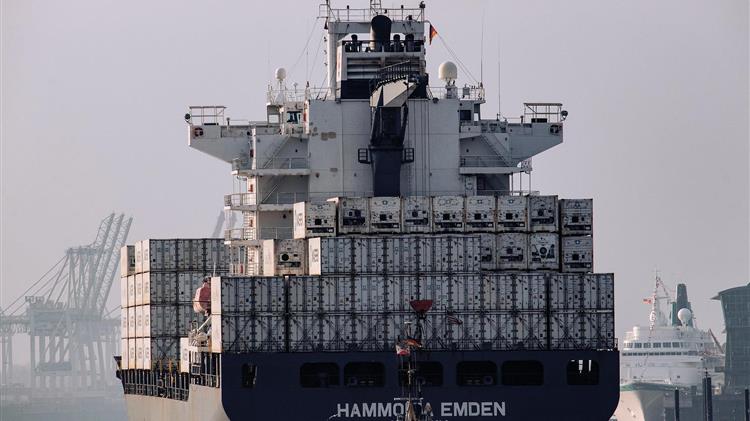Πιέσεις στις αγορές εμπορευμάτων από τους κινδύνους στα Στενά του Ορμούζ