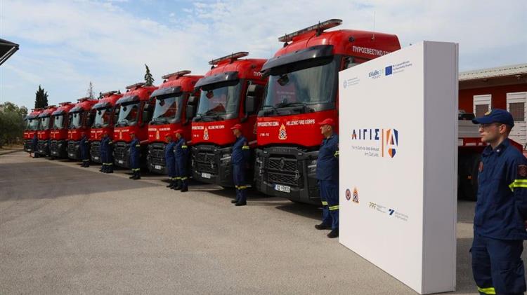 Όμιλος Επιχειρήσεων Σαρακάκη: Παράδοση 10 νέων τρακτόρων Renault Trucks στο Πυροσβεστικό Σώμα