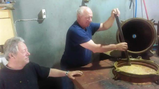 Ξεκίνησε η απόσταξη Κουμαρίσιου Τσίπουρου στα ριζά του Ολύμπου στην Πιερία