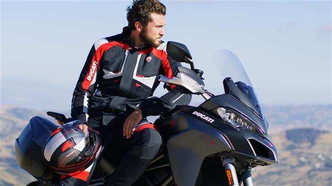 Bazaar της Ducati σε apparel αναβάτη και αξεσουάρ 