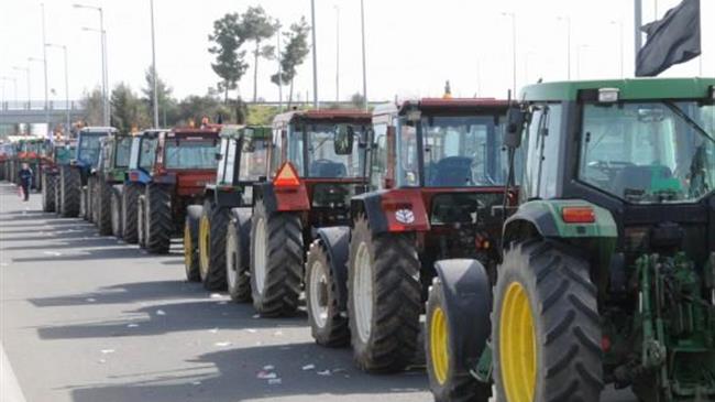 Οι Γερμανοί αγρότες έφτασαν με τα τρακτέρ τους στην Πύλη του Βραδεμβούργου