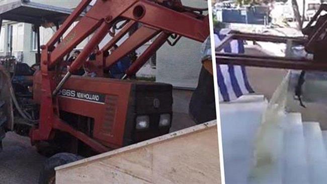 Κτηνοτρόφος προσπάθησε να εισβάλλει με τρακτέρ στα γραφεία της Περιφέρειας στην Κατερίνη