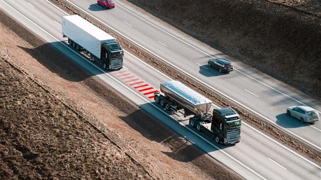   Η νέα λύση ασφάλειας από τη Volvo Trucks βοηθά τους οδηγούς να μένουν σε απόσταση ασφαλείας 