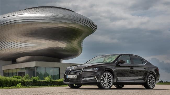 Ανανεωμένο SKODA SUPERB: νέα σημεία αναφοράς στην κατηγορία 