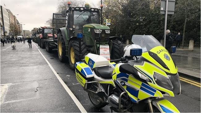 Αγρότες απέκλεισαν το κέντρο του Δουβλίνου