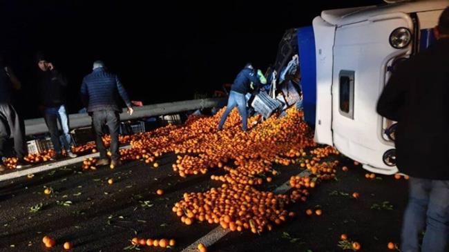 Γέμισε πορτοκάλια ο αυτοκινητόδρομος Σπάρτης – Λεύκτρου