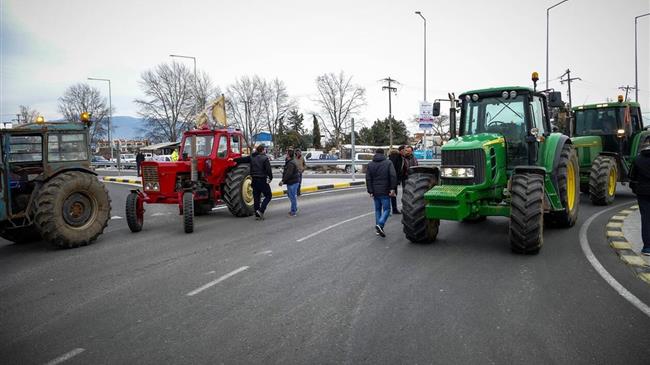 Στον κόμβο Αγ. Γεωργίου Πύργου οι αγρότες